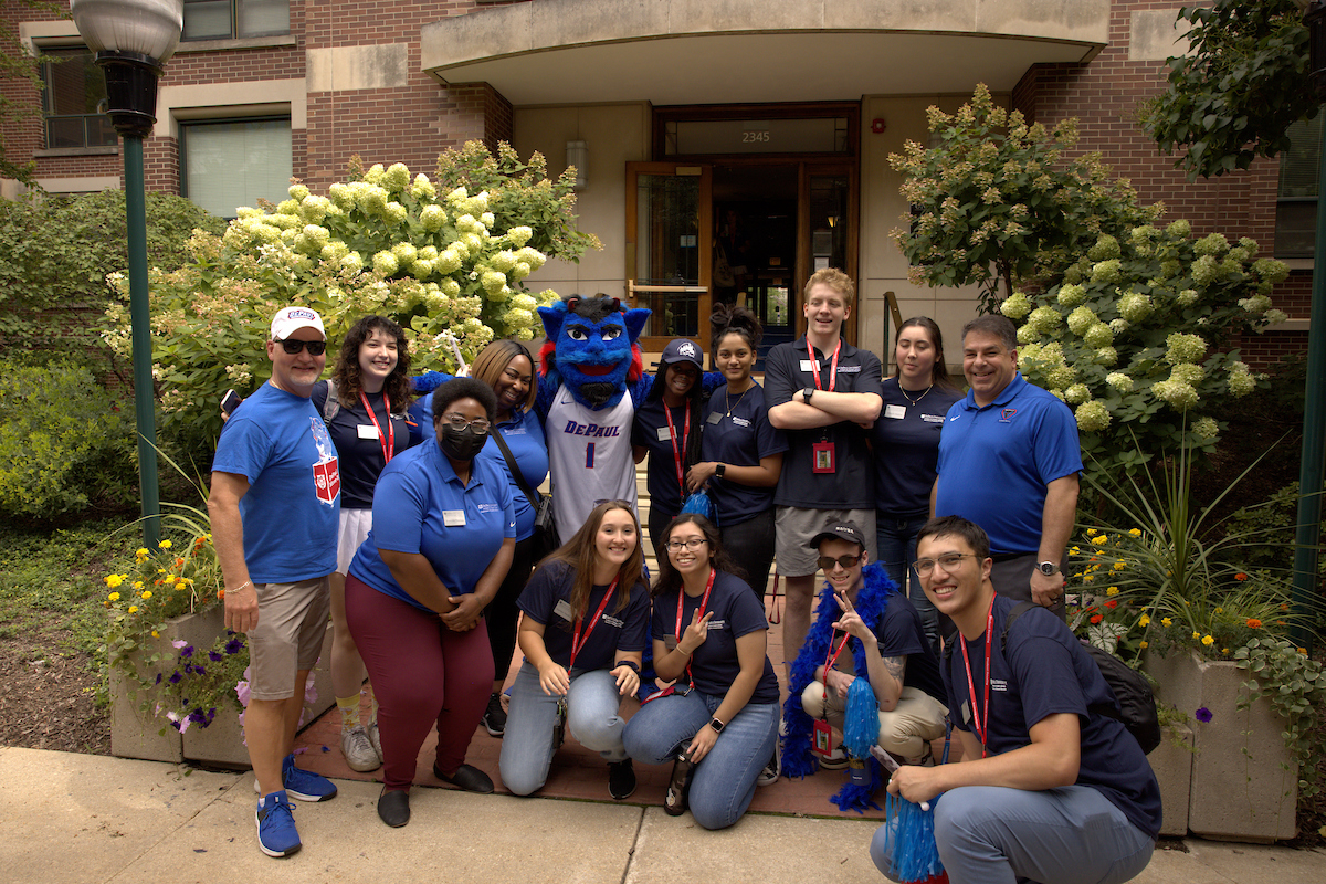 DePaul welcomes students during move-in day for the 2022-2023 academic year. (DePaul University/Steve Woltmann) 